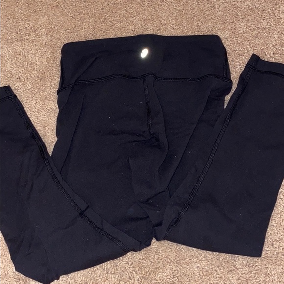 Black Lululemon Wunder Under Crop 21” - Picture 2 of 2